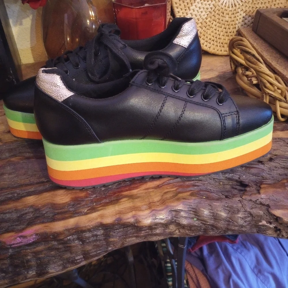 Very Volatile rainbow platforms - Picture 2 of 5